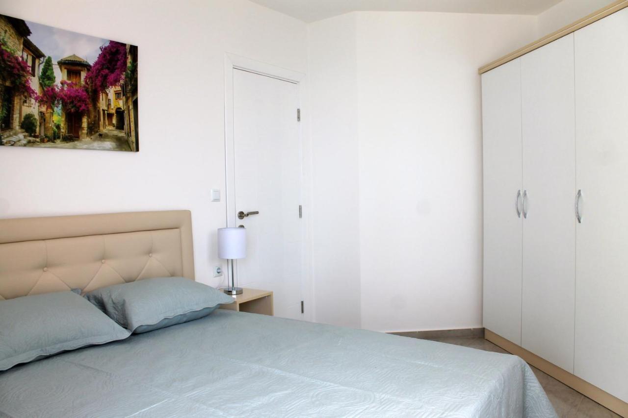 Horizon Katrina Apartments - Sea Line & Beach Access Sveti Vlas Ngoại thất bức ảnh