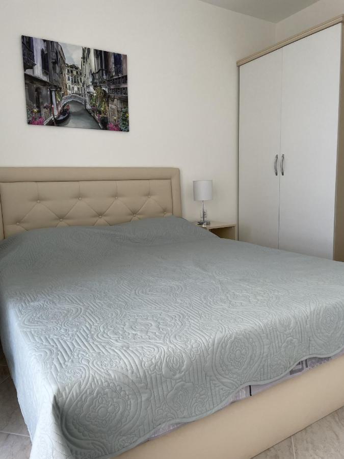 Horizon Katrina Apartments - Sea Line & Beach Access Sveti Vlas Ngoại thất bức ảnh