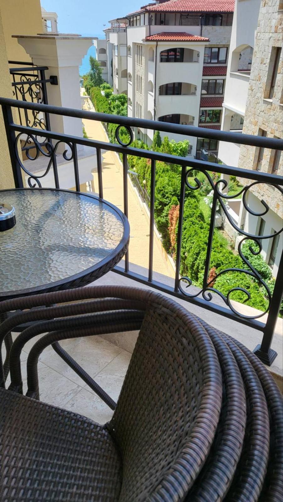 Horizon Katrina Apartments - Sea Line & Beach Access Sveti Vlas Ngoại thất bức ảnh